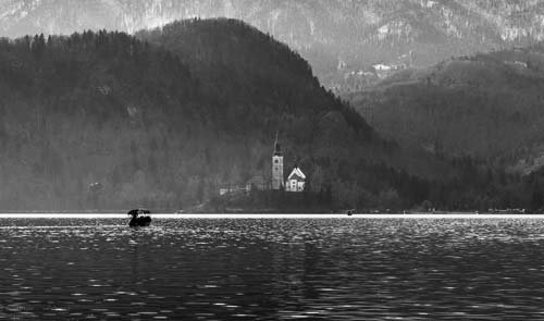 metsaperture Lake Bled kilise