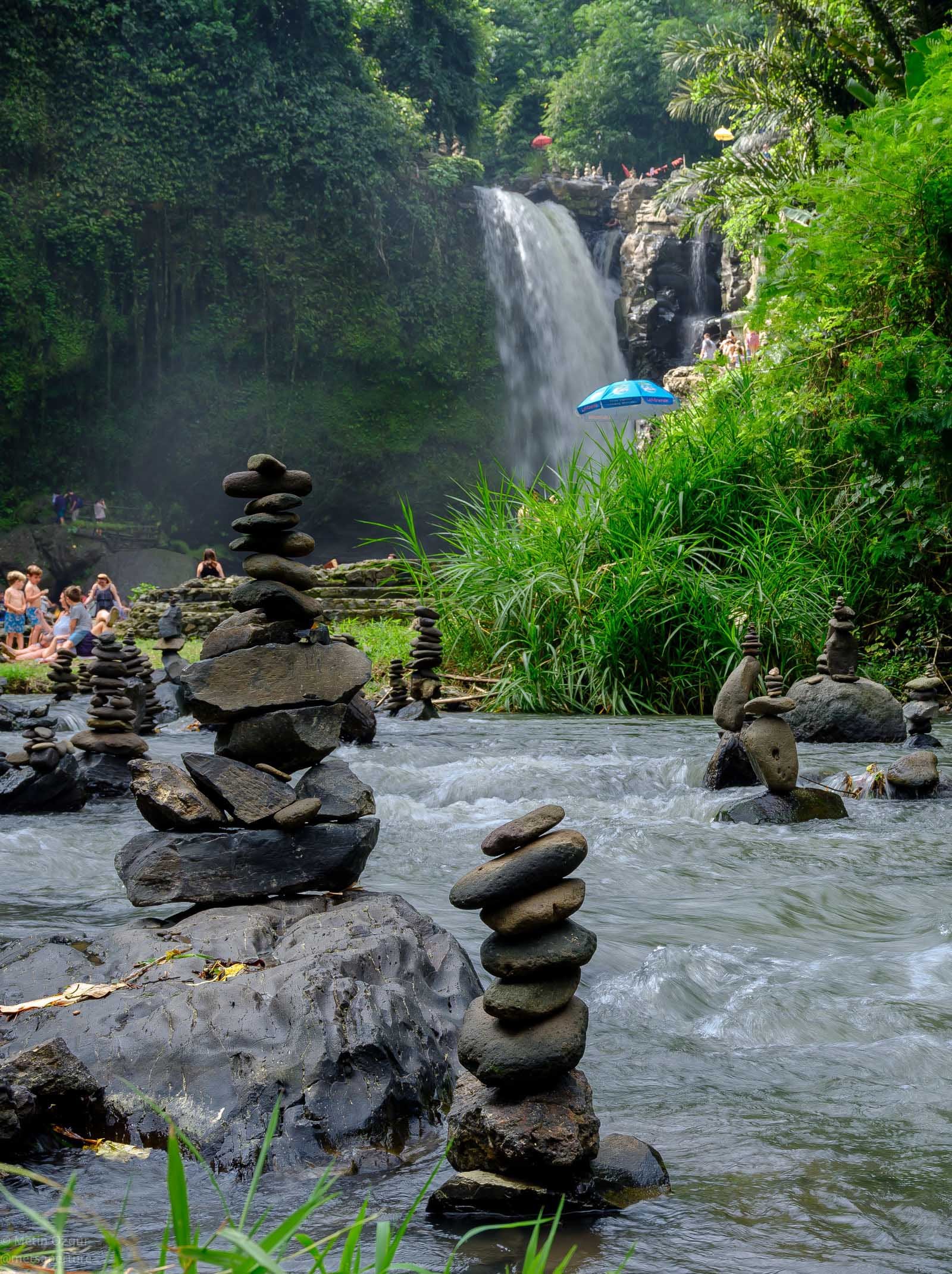 tegenungan waterfall stones